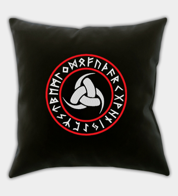 Odins tre horn brodert putetrekk